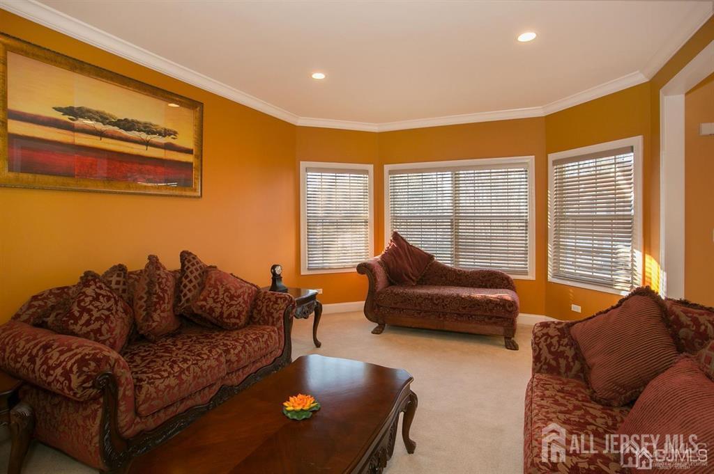 43 Melbloum, Edison, NJ, 08837