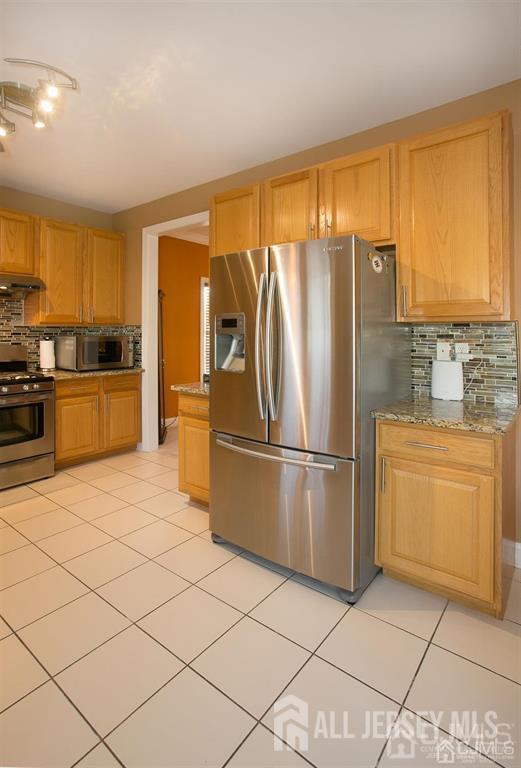 43 Melbloum, Edison, NJ, 08837