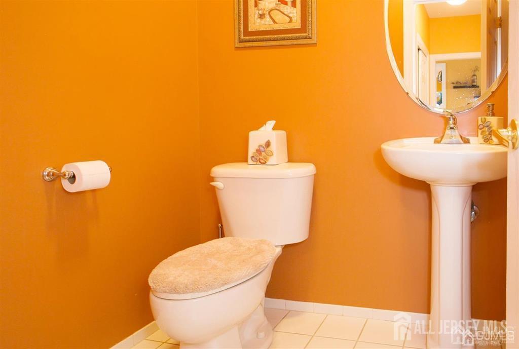 43 Melbloum, Edison, NJ, 08837