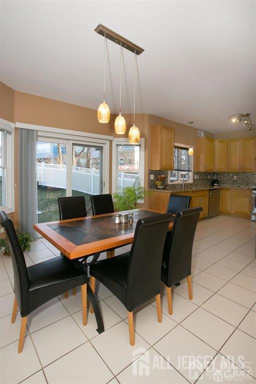 43 Melbloum, Edison, NJ, 08837