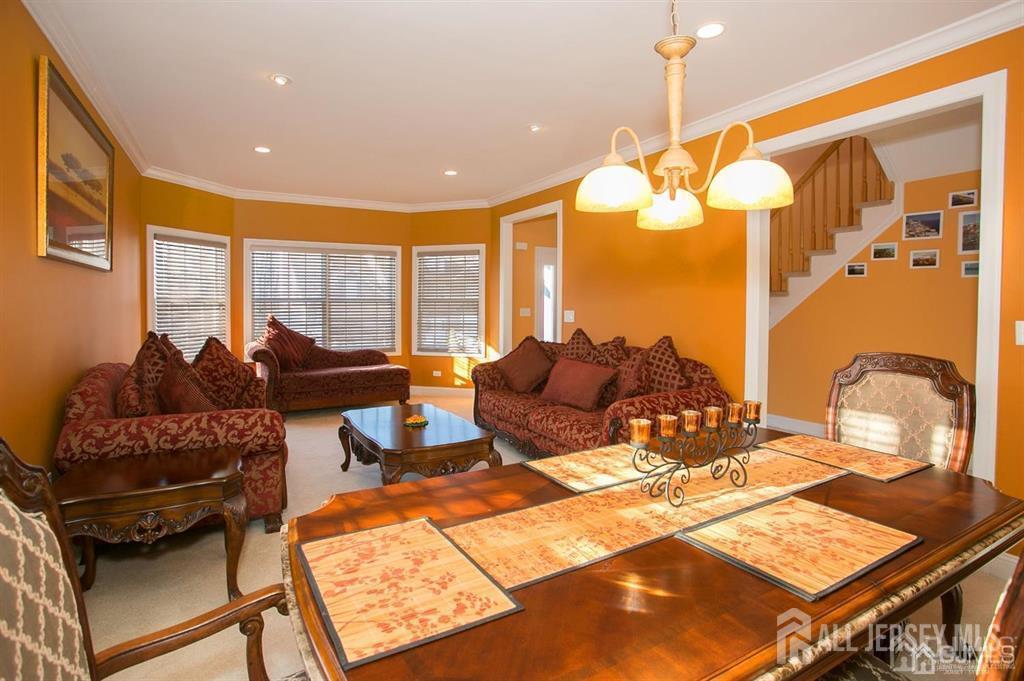 43 Melbloum, Edison, NJ, 08837