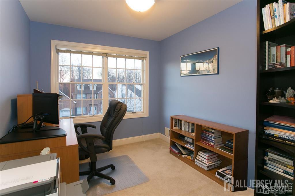 43 Melbloum, Edison, NJ, 08837