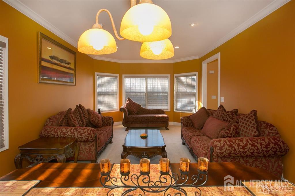 43 Melbloum, Edison, NJ, 08837