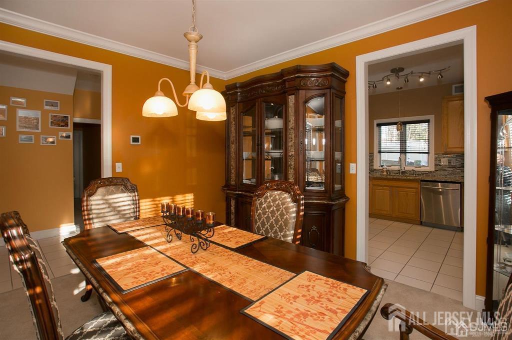 43 Melbloum, Edison, NJ, 08837