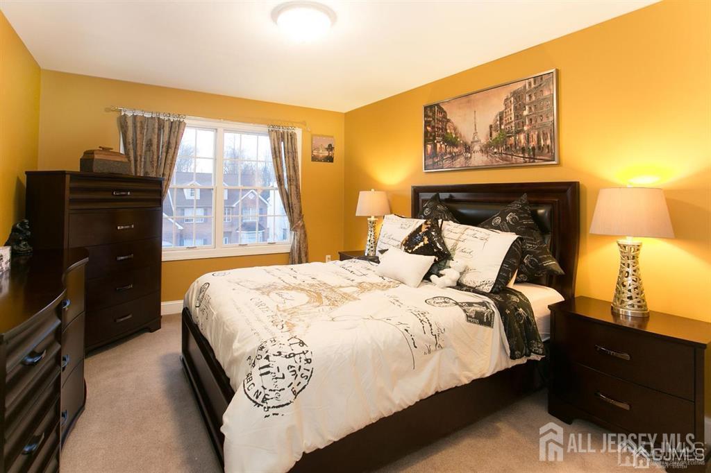 43 Melbloum, Edison, NJ, 08837