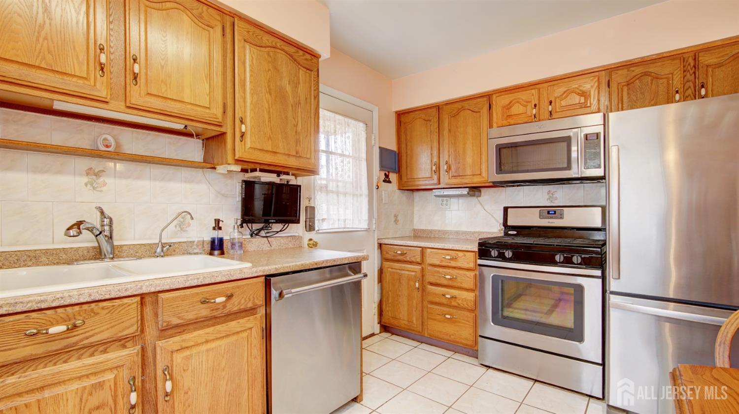 314 Adirondack, Spotswood, NJ, 08884