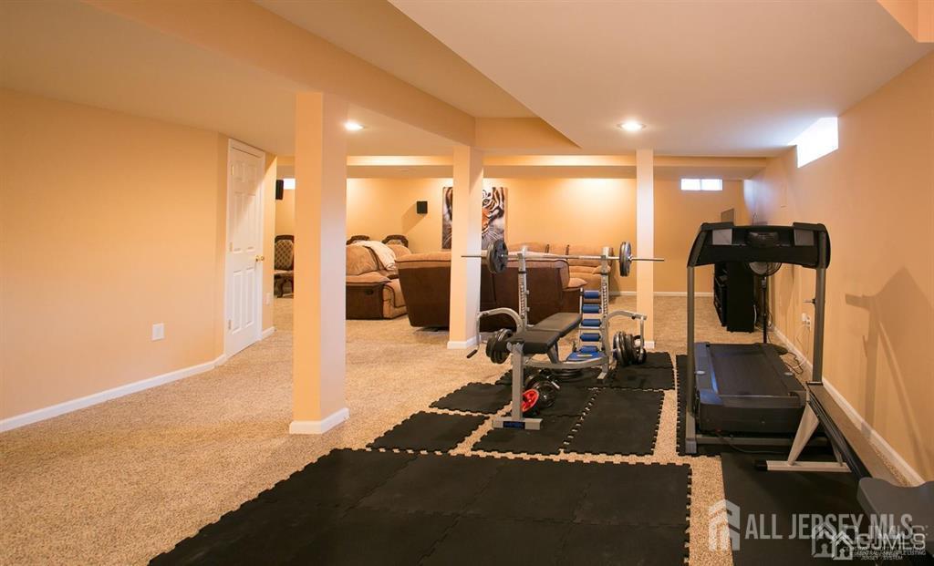 43 Melbloum, Edison, NJ, 08837