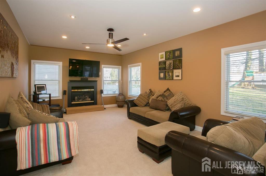 43 Melbloum, Edison, NJ, 08837