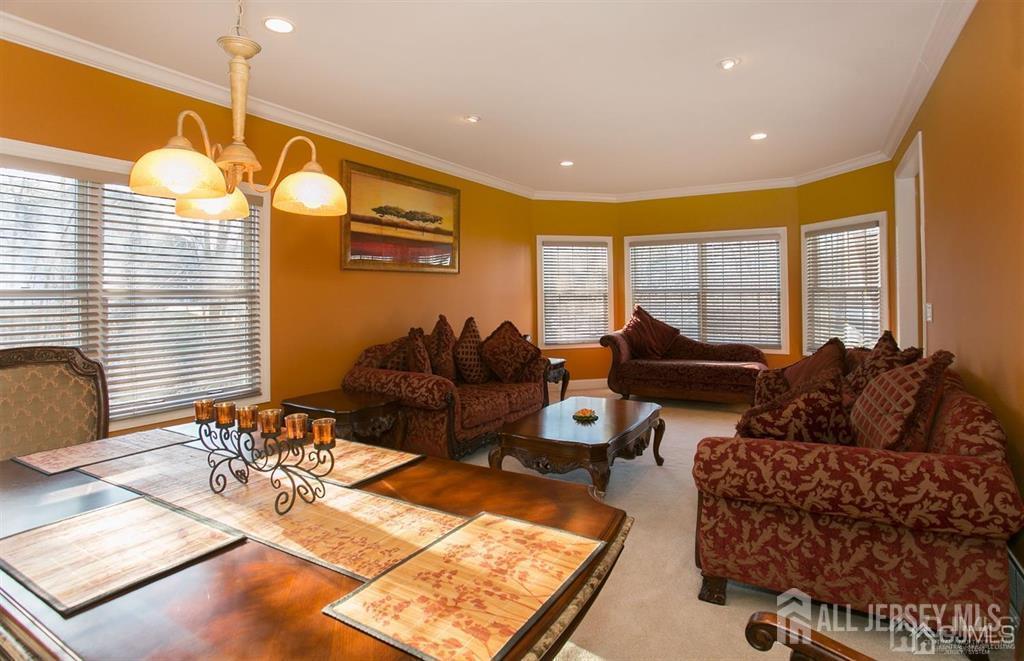 43 Melbloum, Edison, NJ, 08837