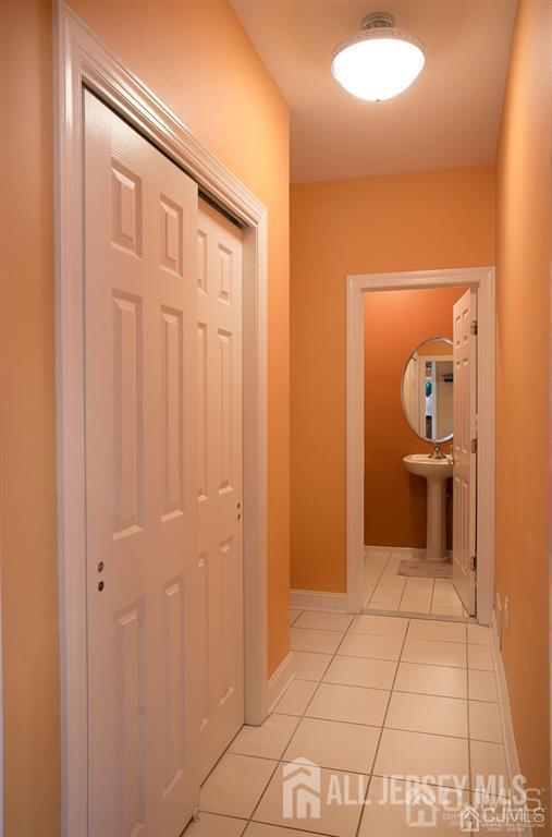 43 Melbloum, Edison, NJ, 08837