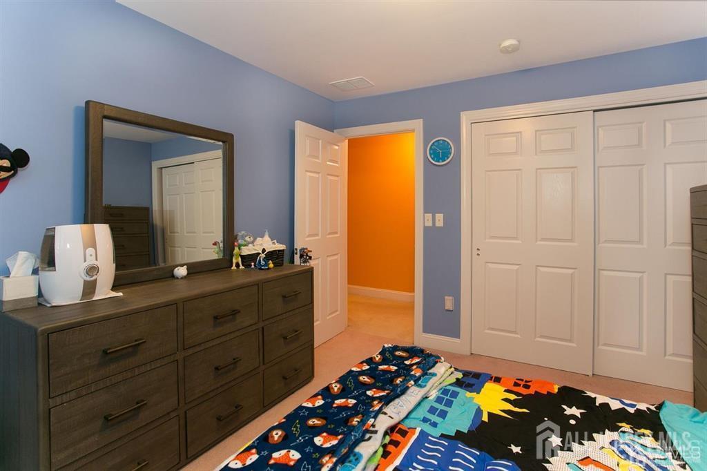 43 Melbloum, Edison, NJ, 08837