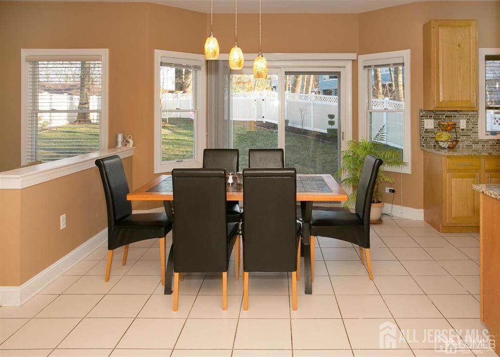 43 Melbloum, Edison, NJ, 08837