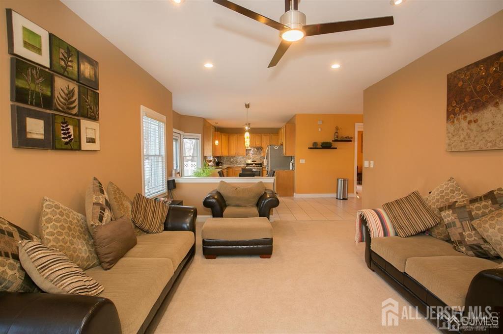 43 Melbloum, Edison, NJ, 08837