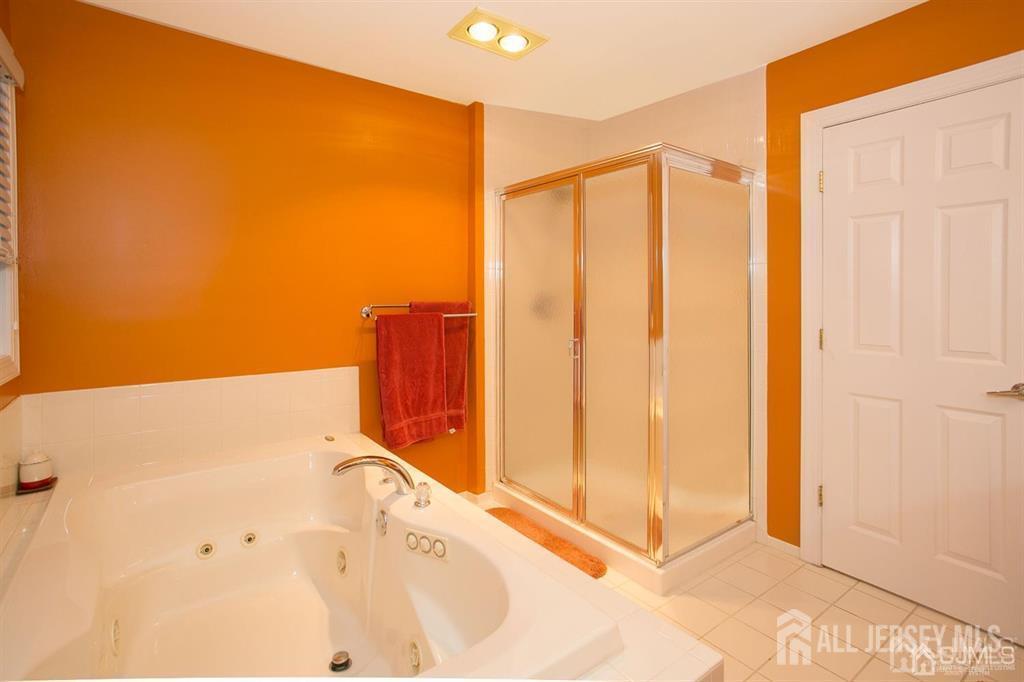 43 Melbloum, Edison, NJ, 08837