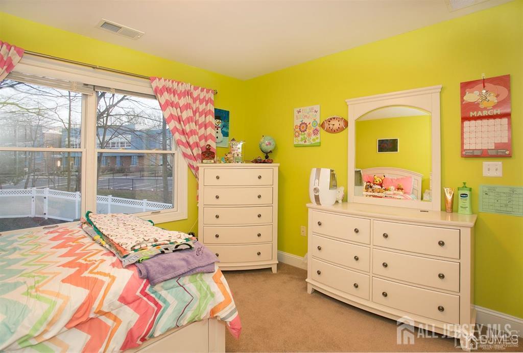 43 Melbloum, Edison, NJ, 08837