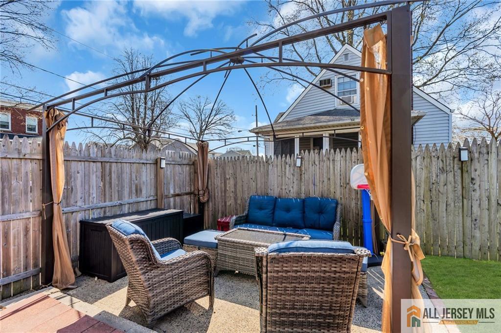 25 Woodview, Fords, NJ, 08863