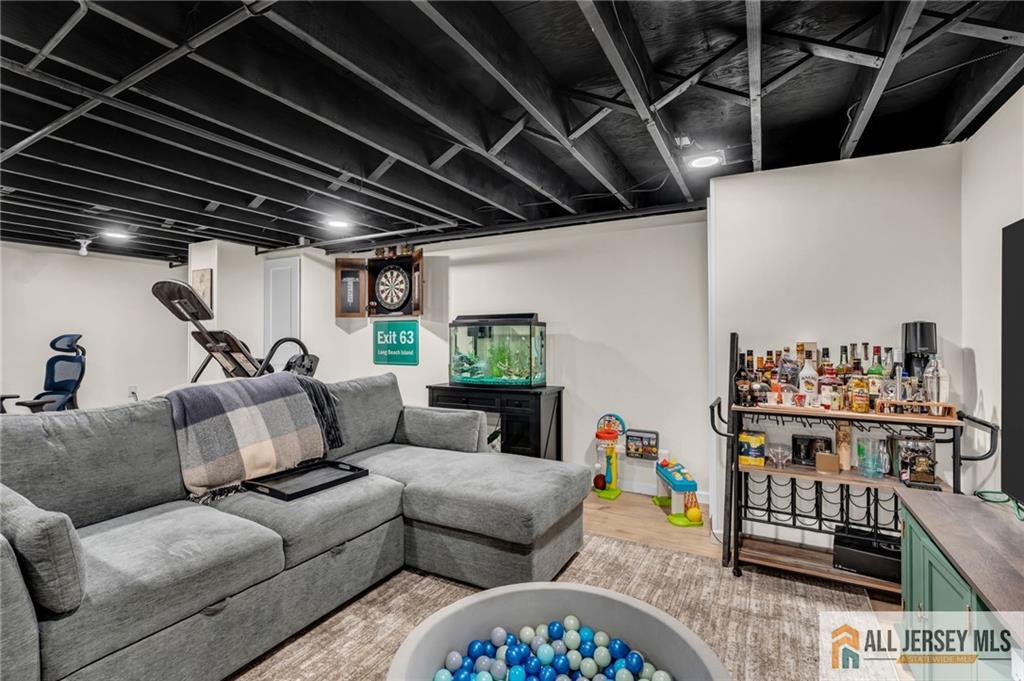 25 Woodview, Fords, NJ, 08863