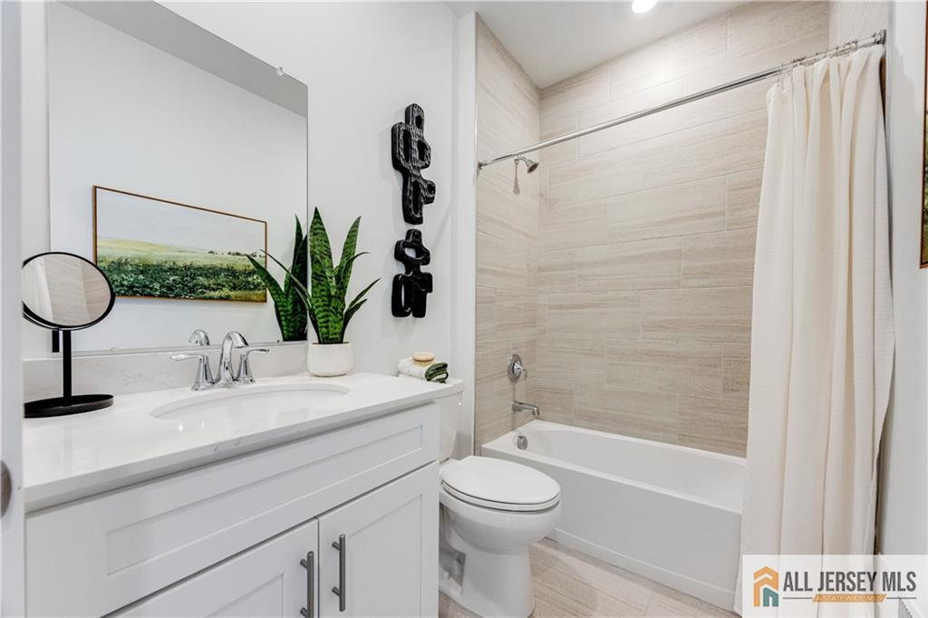 16 Galerie, Monroe, NJ, 08831