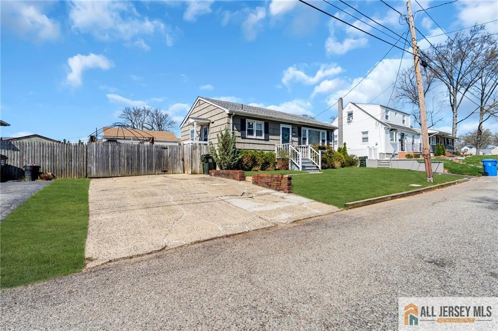 25 Woodview, Fords, NJ, 08863