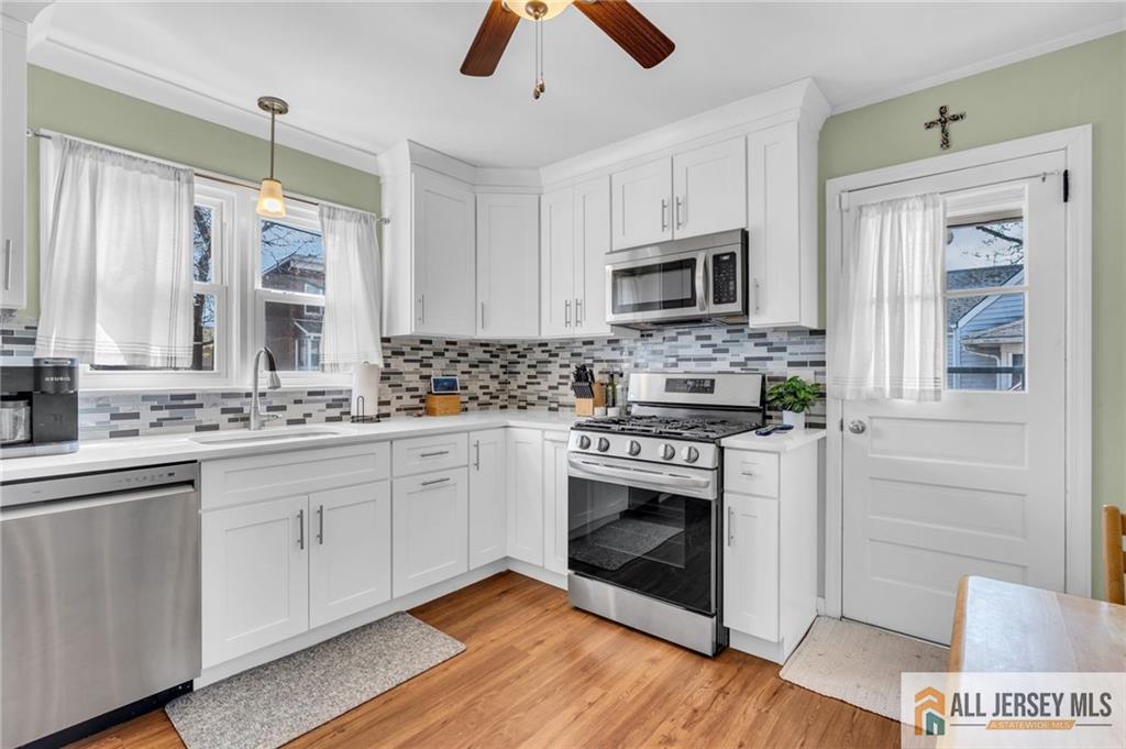 25 Woodview, Fords, NJ, 08863