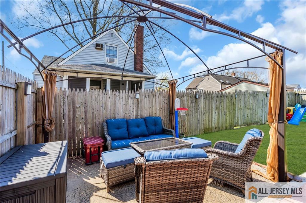 25 Woodview, Fords, NJ, 08863