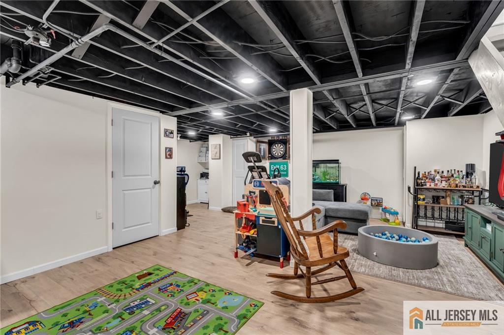 25 Woodview, Fords, NJ, 08863