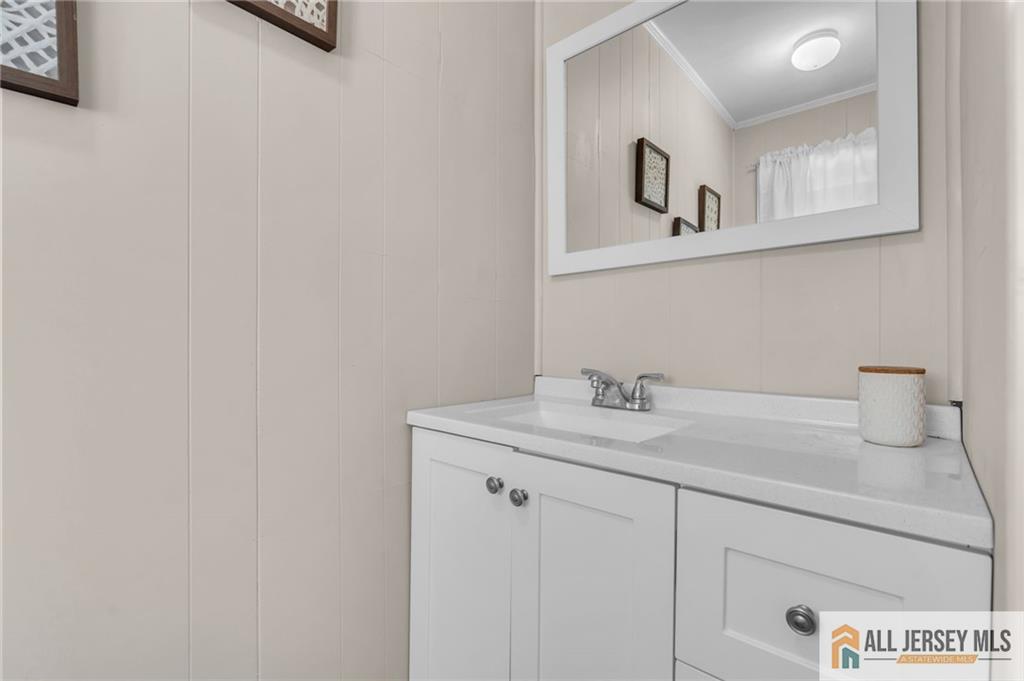 25 Woodview, Fords, NJ, 08863