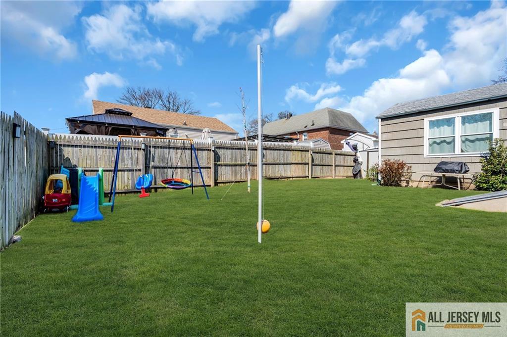 25 Woodview, Fords, NJ, 08863