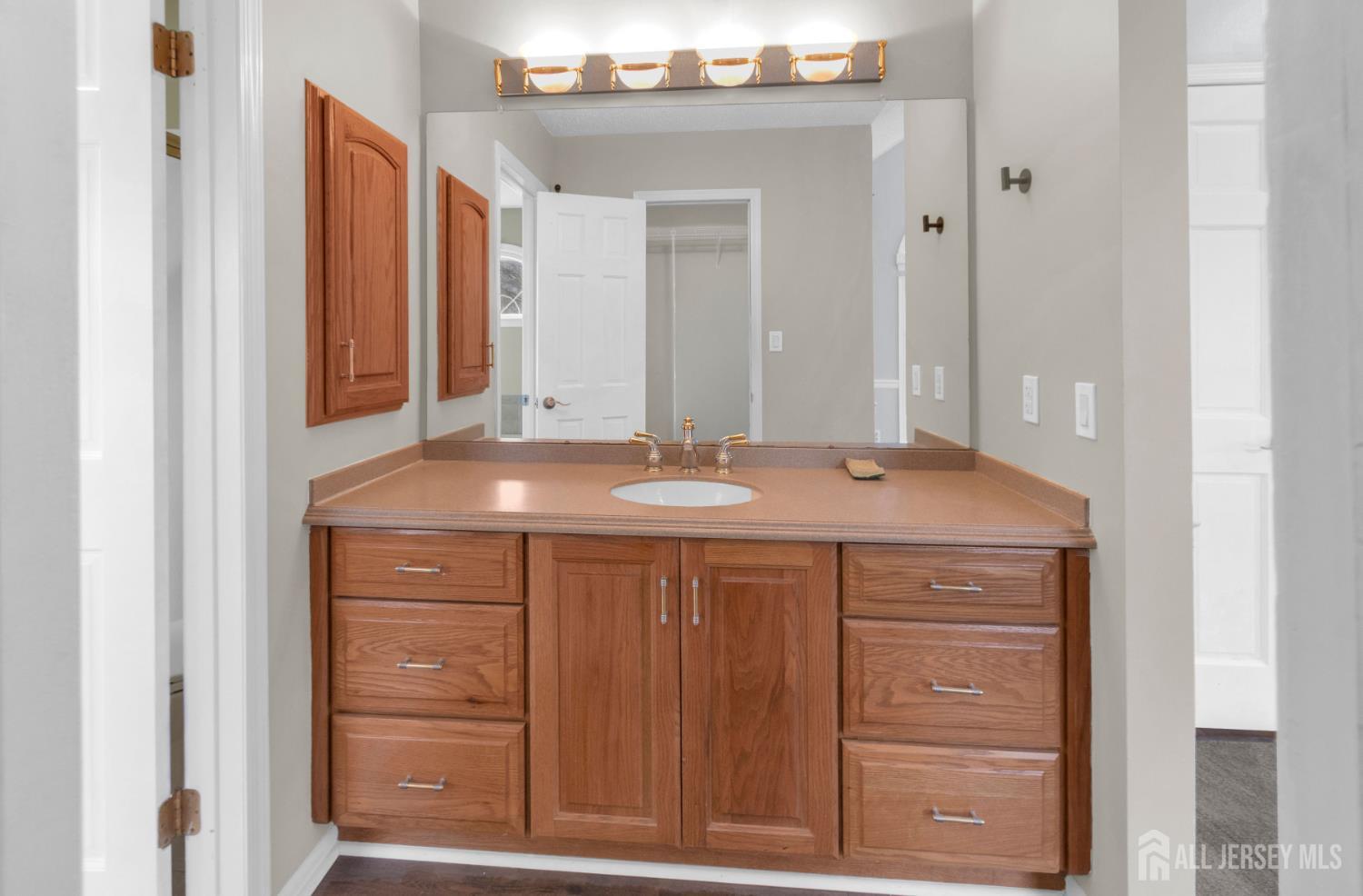 27 Oakland, Old Bridge, NJ, 08857