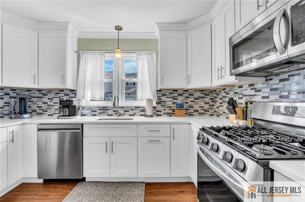 25 Woodview, Fords, NJ, 08863