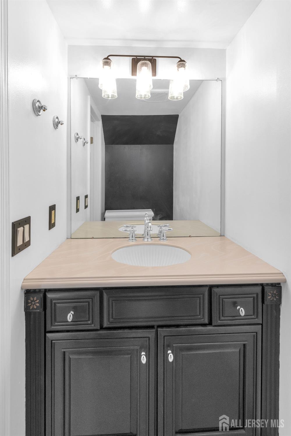 27 Oakland, Old Bridge, NJ, 08857