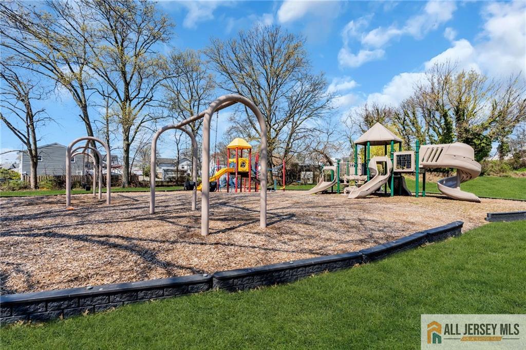 25 Woodview, Fords, NJ, 08863