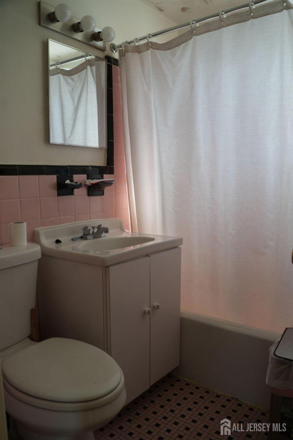 413 Paderewski, Perth Amboy, NJ, 08861