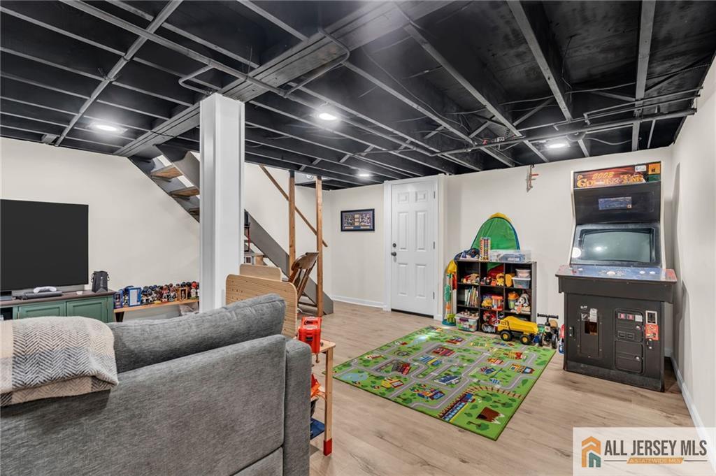 25 Woodview, Fords, NJ, 08863