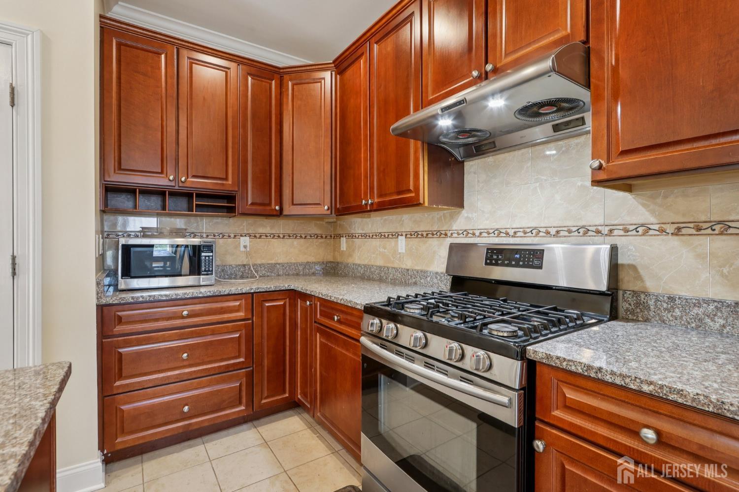 32 Cinder UNIT 3, Edison, NJ, 08820