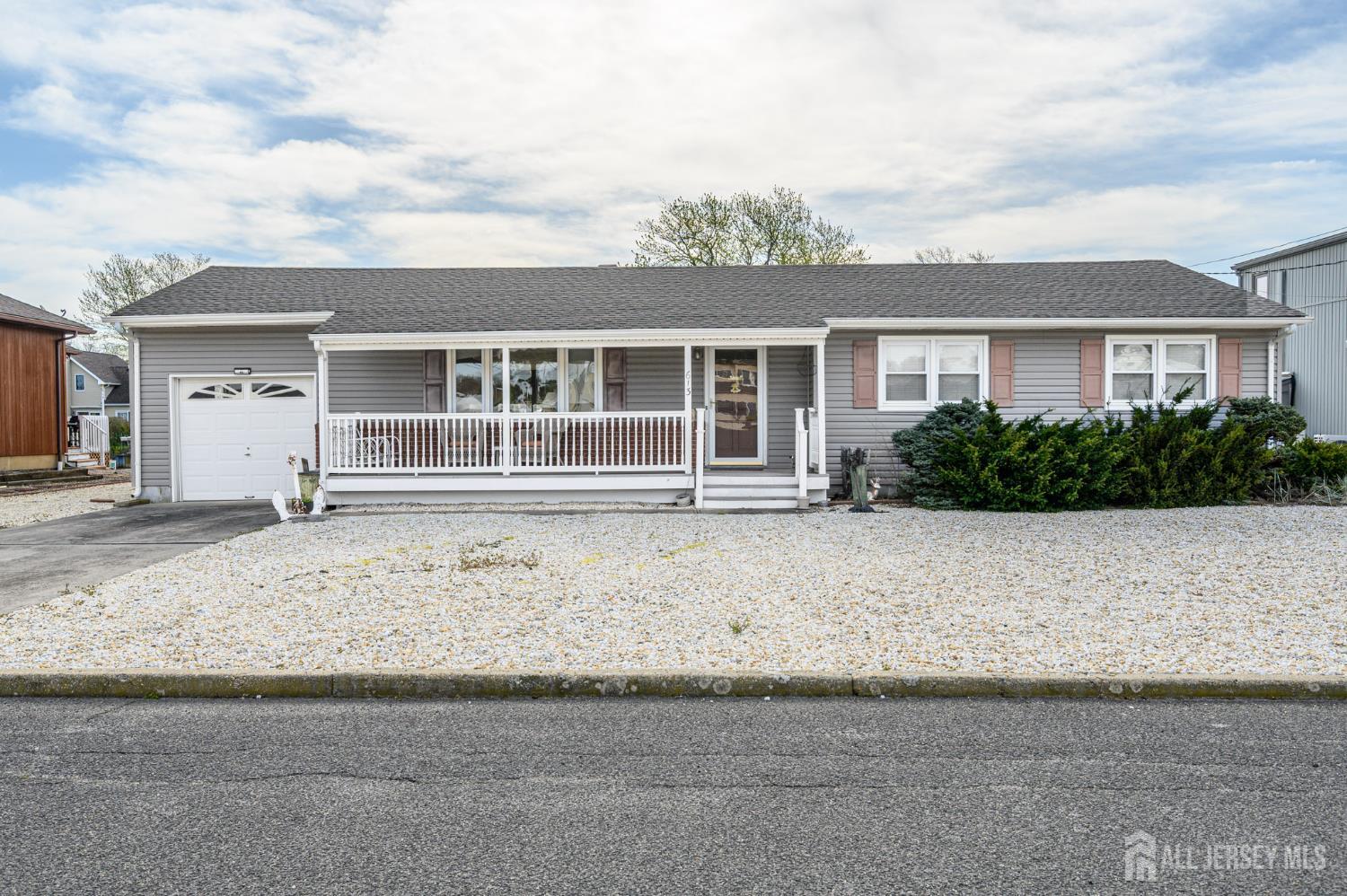 11 Beechwood, Keansburg, NJ, 07734