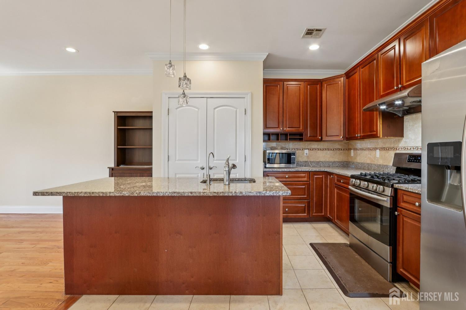 32 Cinder UNIT 3, Edison, NJ, 08820