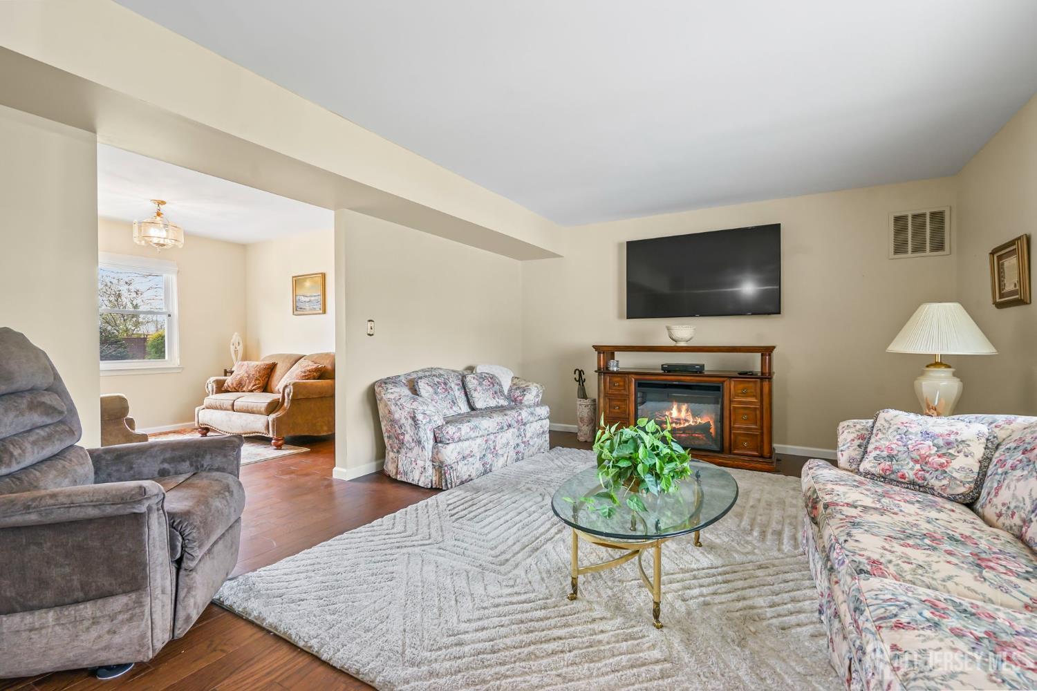 41 Rodak, Edison, NJ, 08817