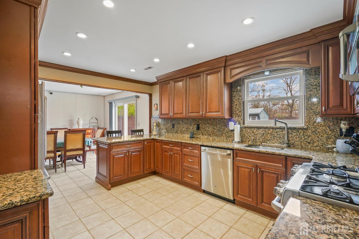 41 Rodak, Edison, NJ, 08817