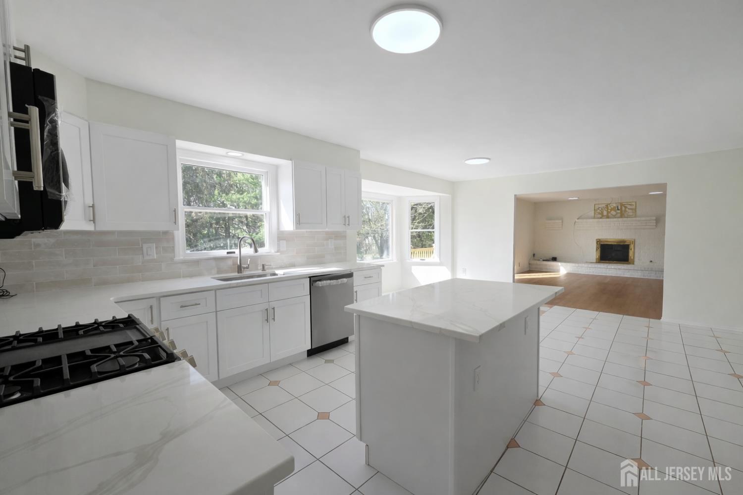 1 Alexander, Monroe, NJ, 08831