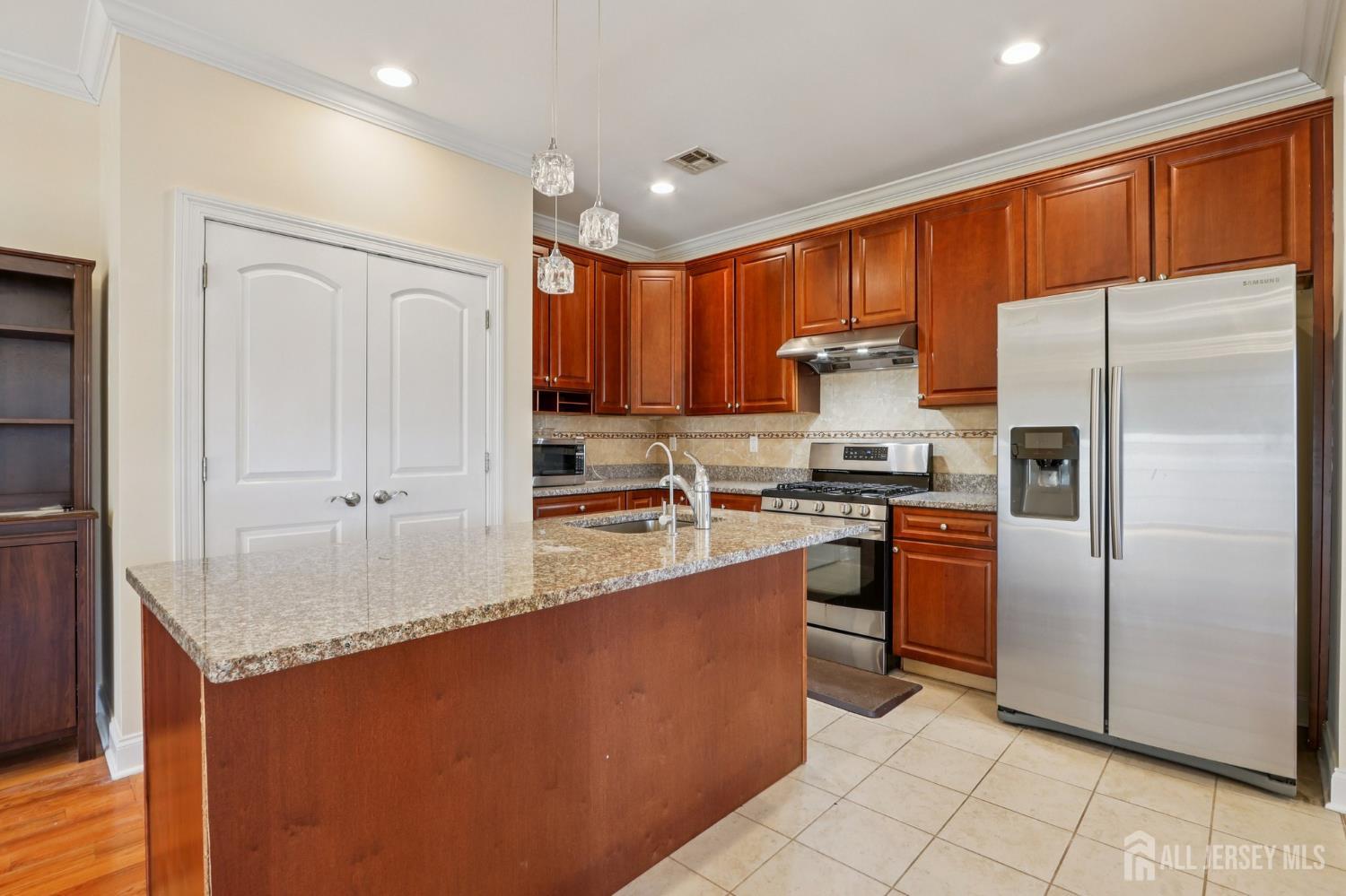 32 Cinder UNIT 3, Edison, NJ, 08820