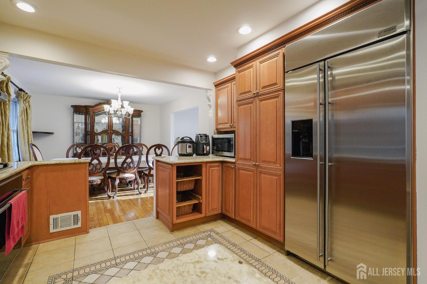 32 Eileen, Edison, NJ, 08837