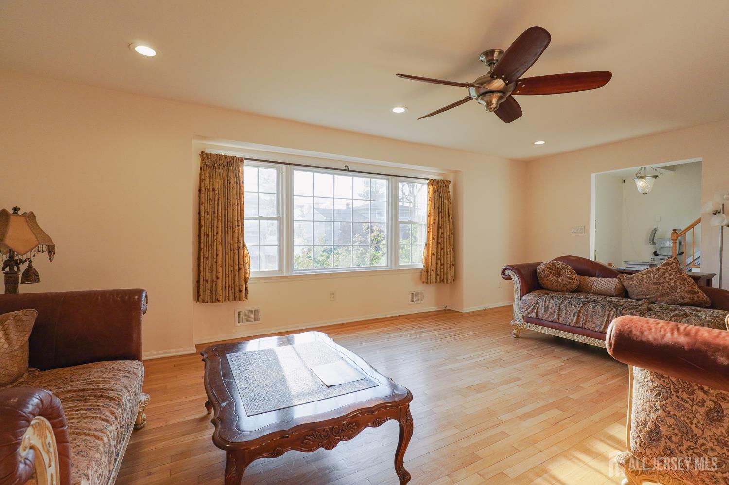 32 Eileen, Edison, NJ, 08837