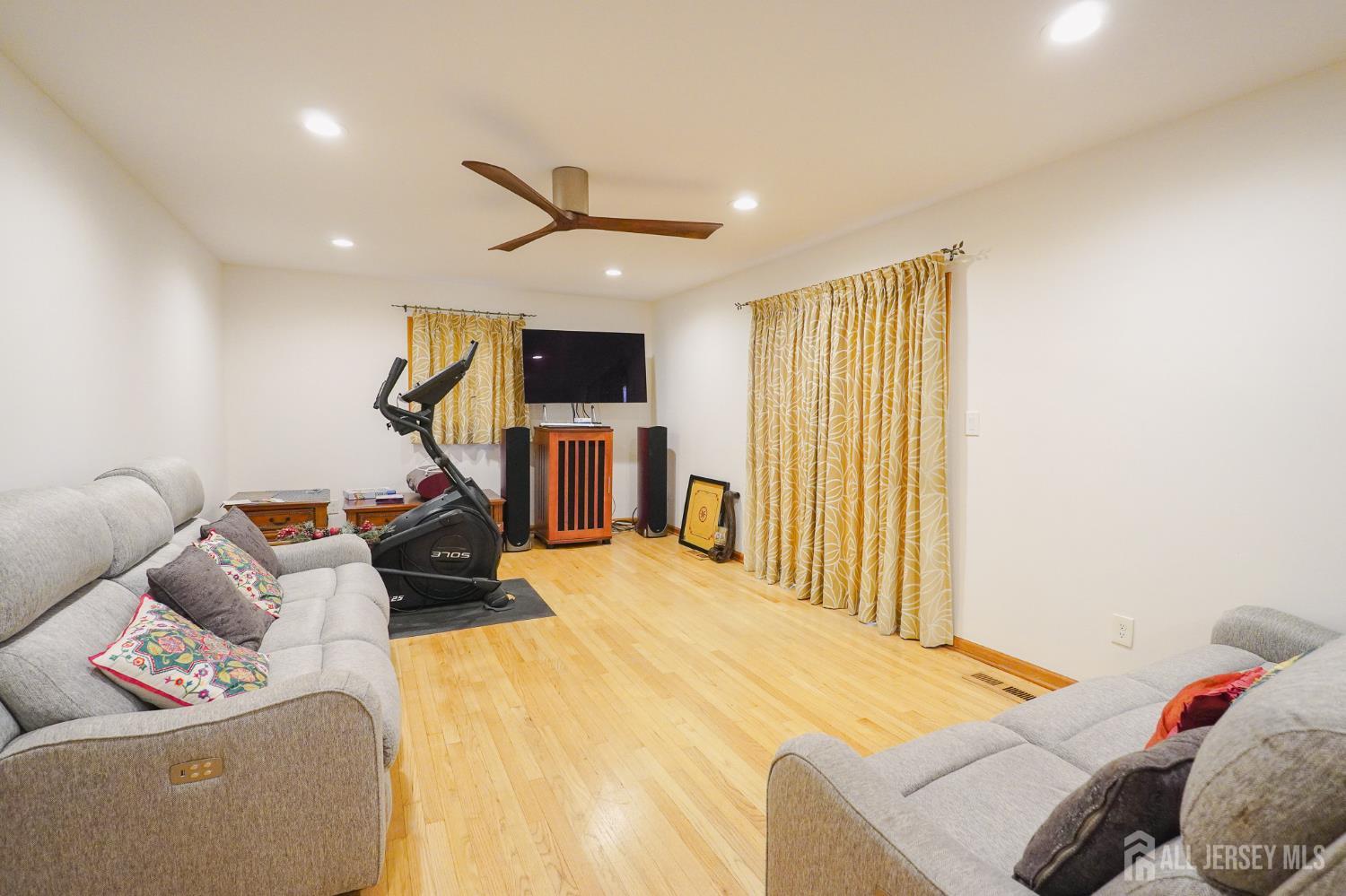 32 Eileen, Edison, NJ, 08837