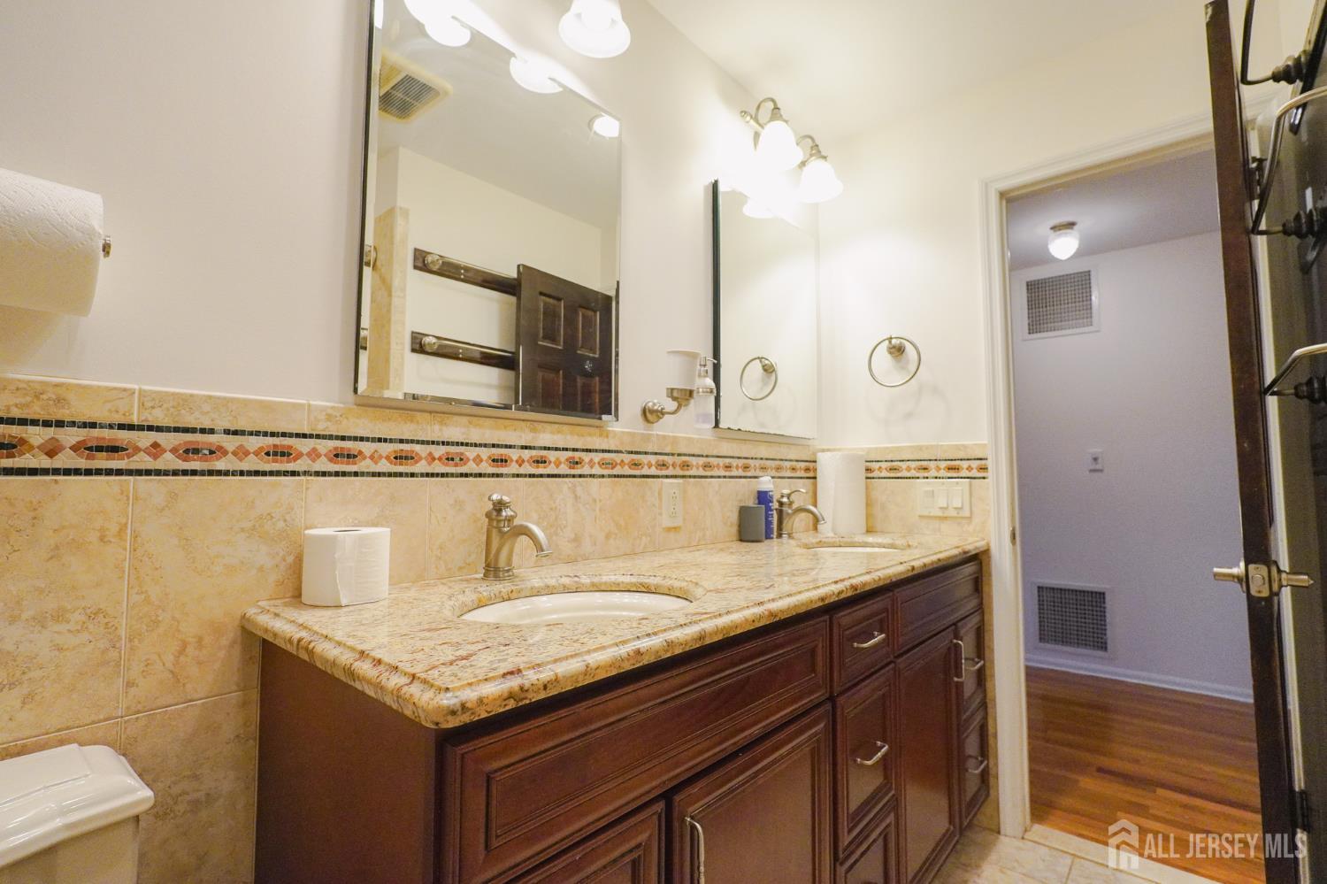 32 Eileen, Edison, NJ, 08837