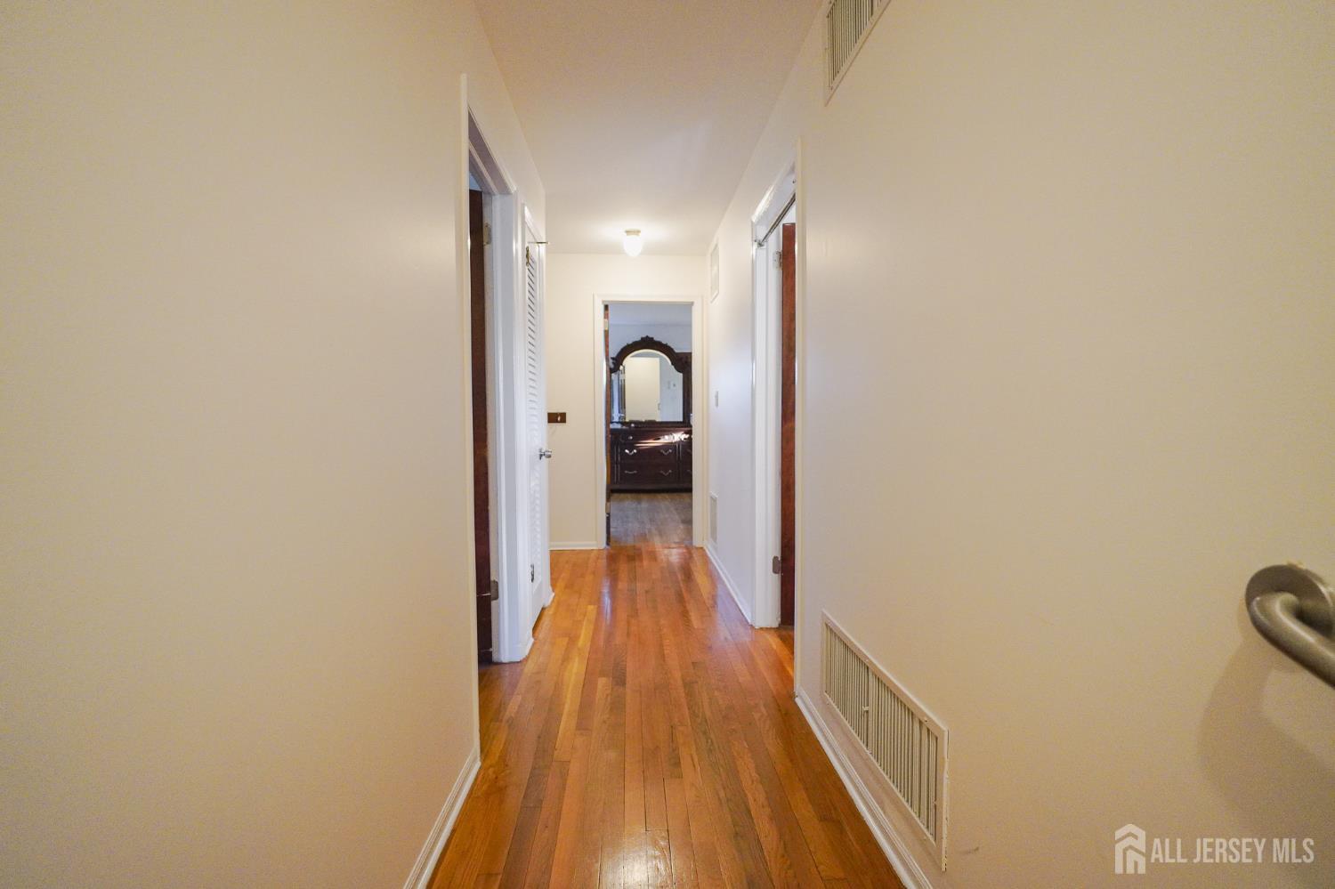 32 Eileen, Edison, NJ, 08837