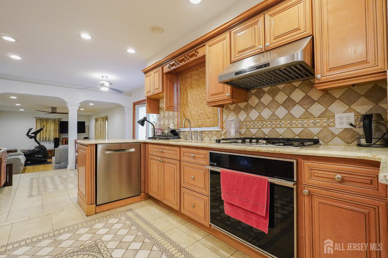 32 Eileen, Edison, NJ, 08837