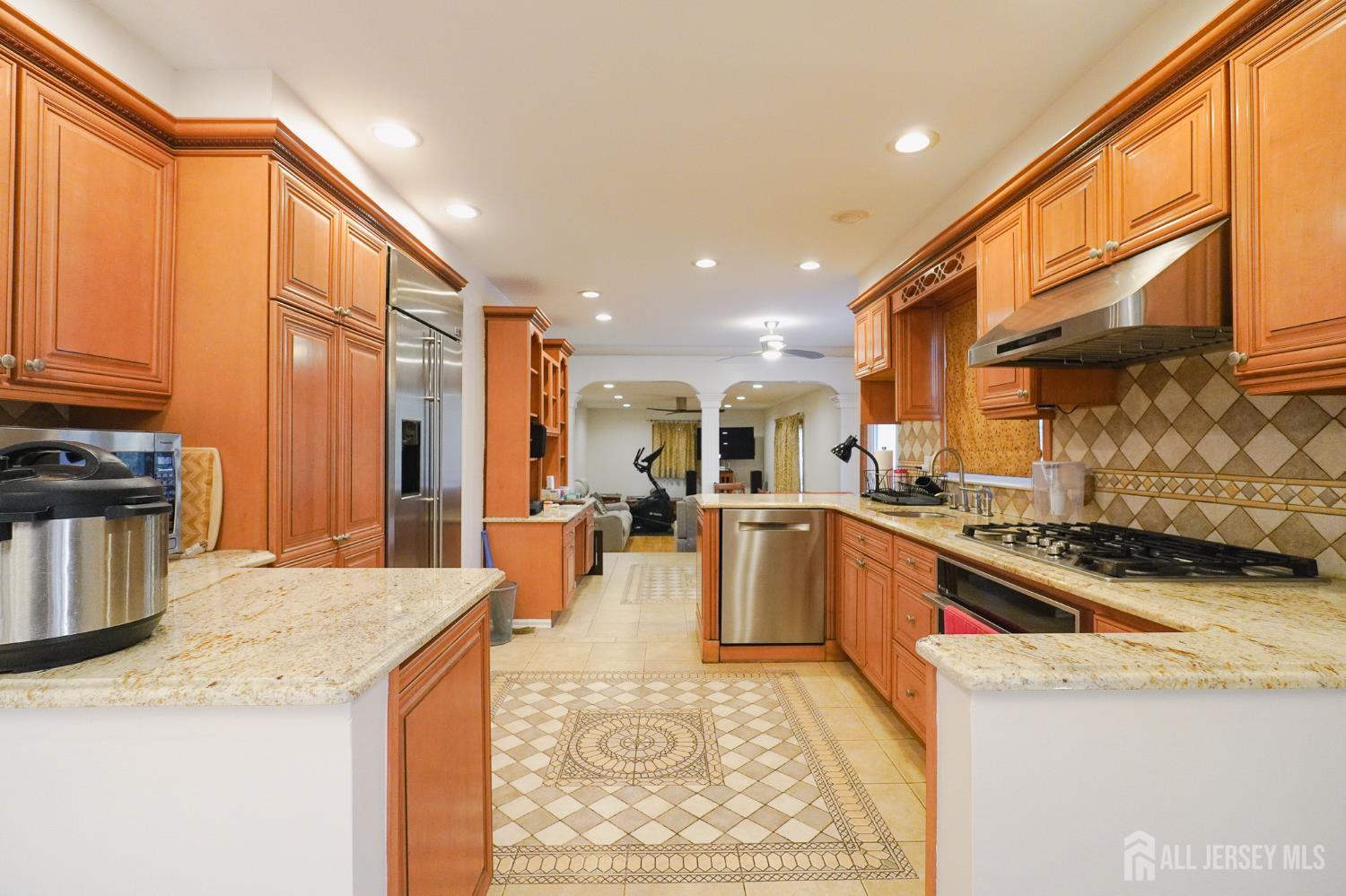 32 Eileen, Edison, NJ, 08837