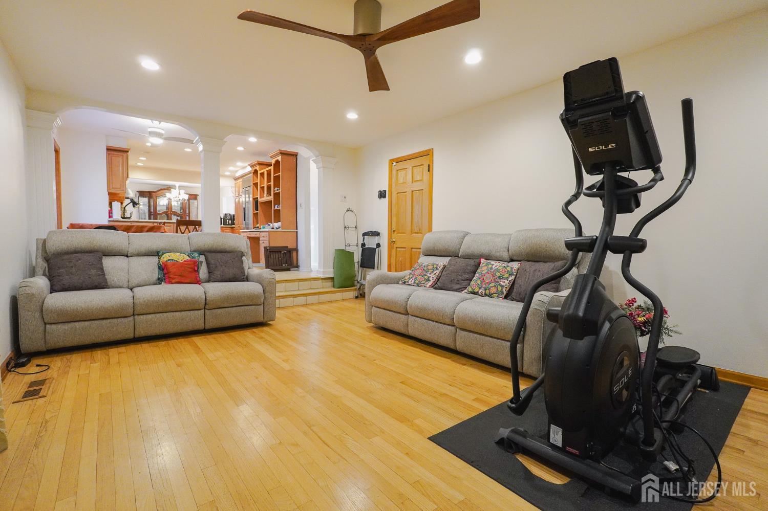 32 Eileen, Edison, NJ, 08837