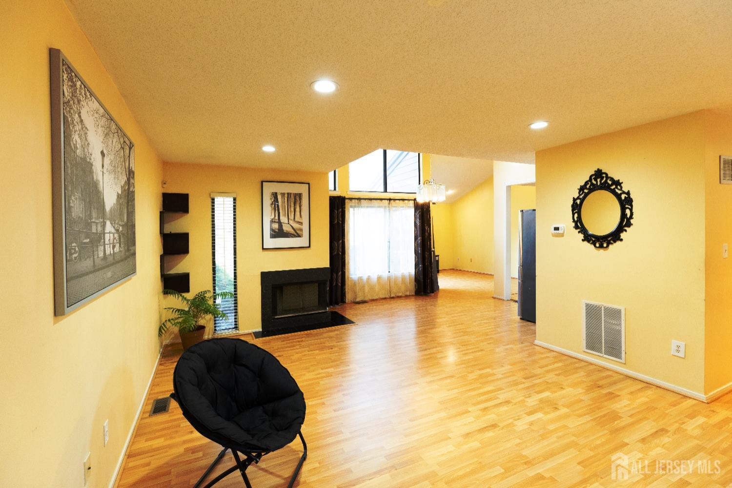 251 Sayre, Plainsboro, NJ, 08540